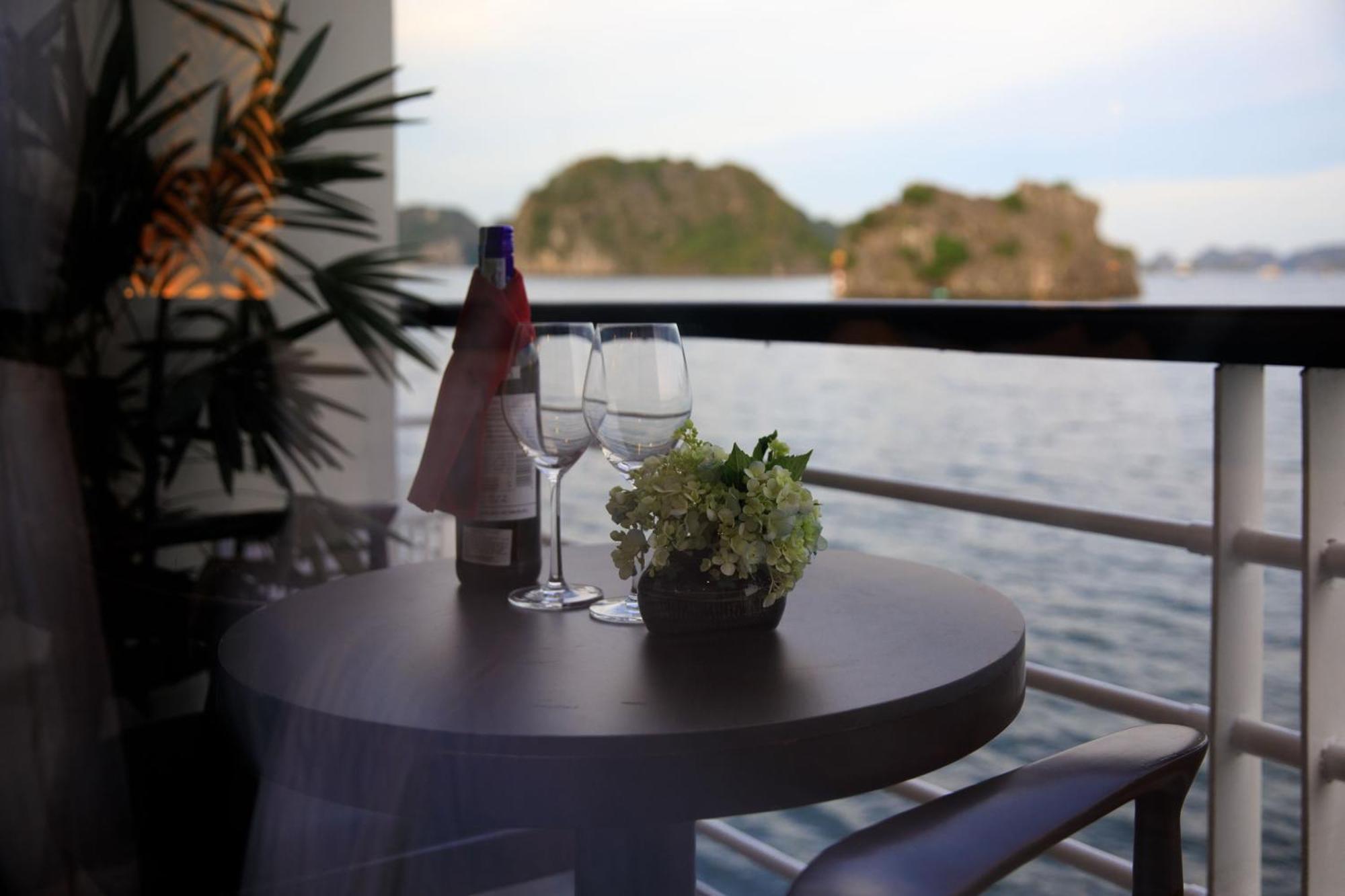 V'Spirit Cruise Hotel Ха Лонг Екстериор снимка